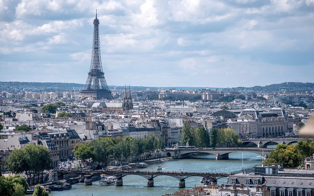 1280px La Tour Eiffel vue de la Tour Saint Jacques2C Paris aoC3BBt 2014 28229
