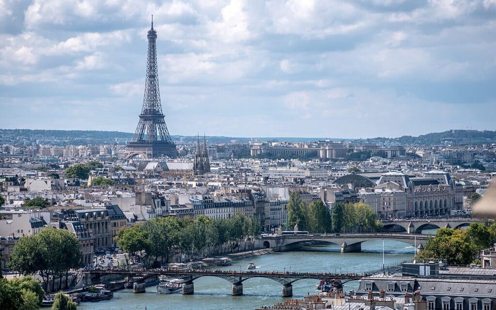 1280px La Tour Eiffel vue de la Tour Saint Jacques2C Paris aoC3BBt 2014 28229