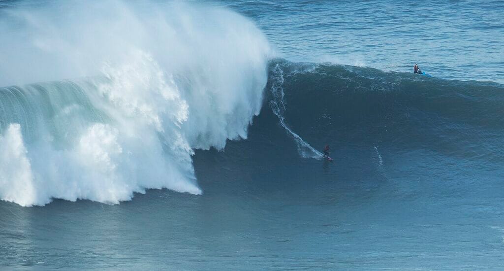 1280px Mysovskiy Sergey surfing Nazare