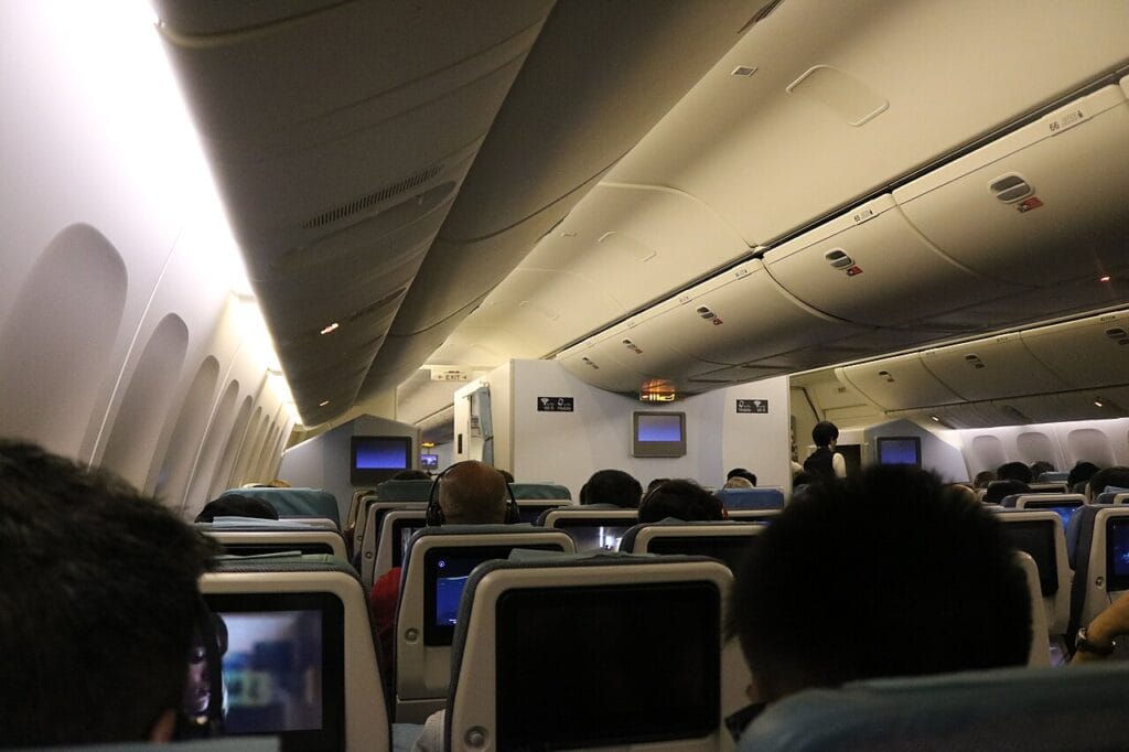 1280px 2019 07 20 Economy class cabin2C Philippine Airlines Boeing 777 300ER RP C77782C PR116 MNL YVR 0885