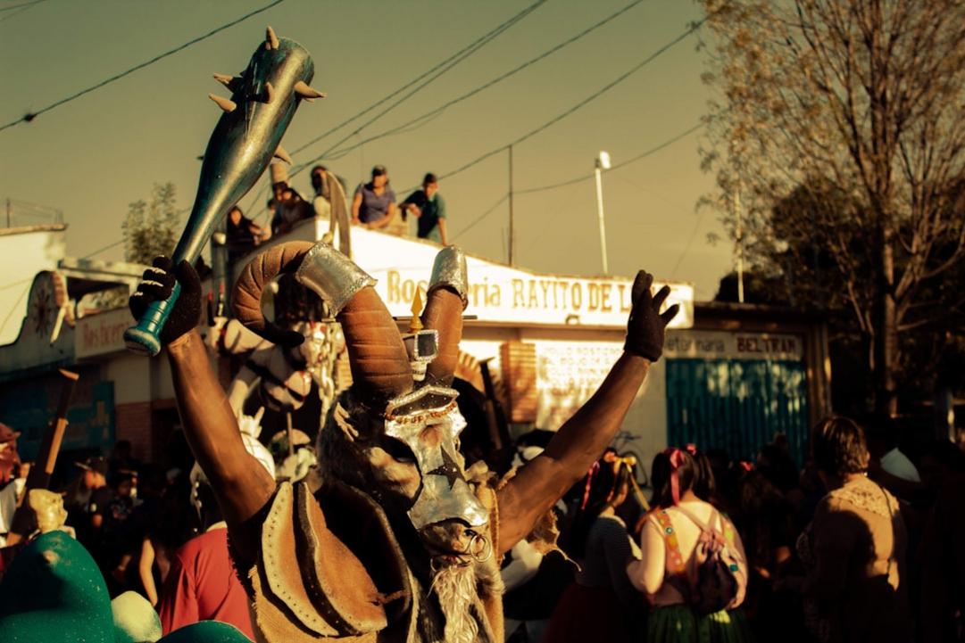 Jours fériés Brésil 2027 : Carnaval et fêtes clés 21 Ambiance de festival en Brazil