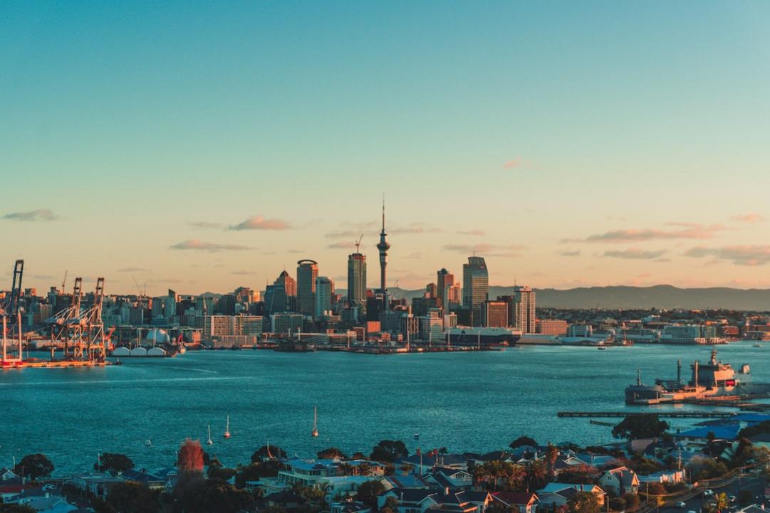Terre de feu et glace : Auckland à Queenstown 41 New Zealand Milford Sound Auckland on sunset landscape