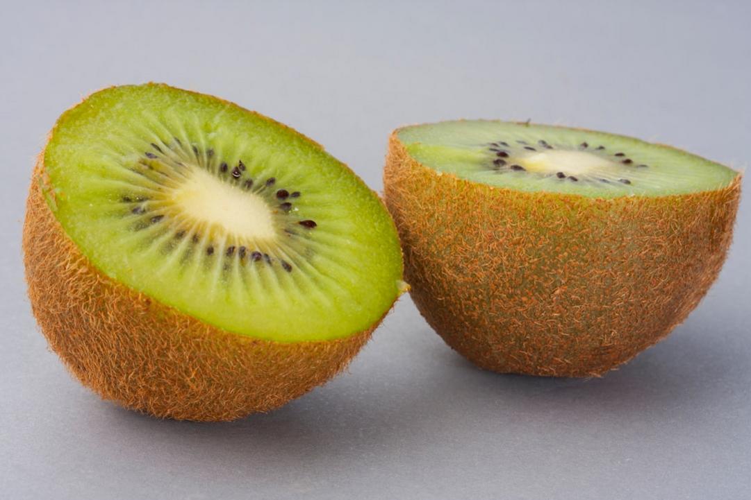 Terre de feu et glace : Auckland à Queenstown 51 New Zealand Milford Sound Fresh Kiwi Halves