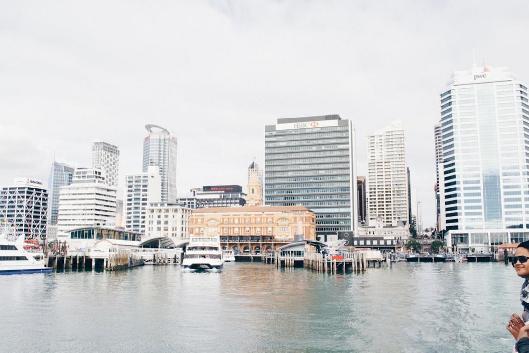 Terre de feu et glace : Auckland à Queenstown 53 New Zealand Milford Sound Urban waterfront