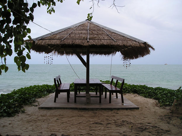 Top 6 choses à faire à Koh Samet - île proche de Bangkok 7 À Ao Prao Beach, le doux bruit des vagues berce les après-midis ensoleillés.