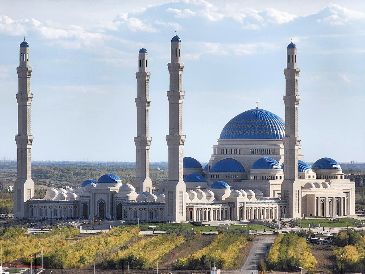 Les 17 principaux sites religieux du Kazakhstan : héritage islamique et orthodoxe 33 Astana Grand Mosque religious landmark