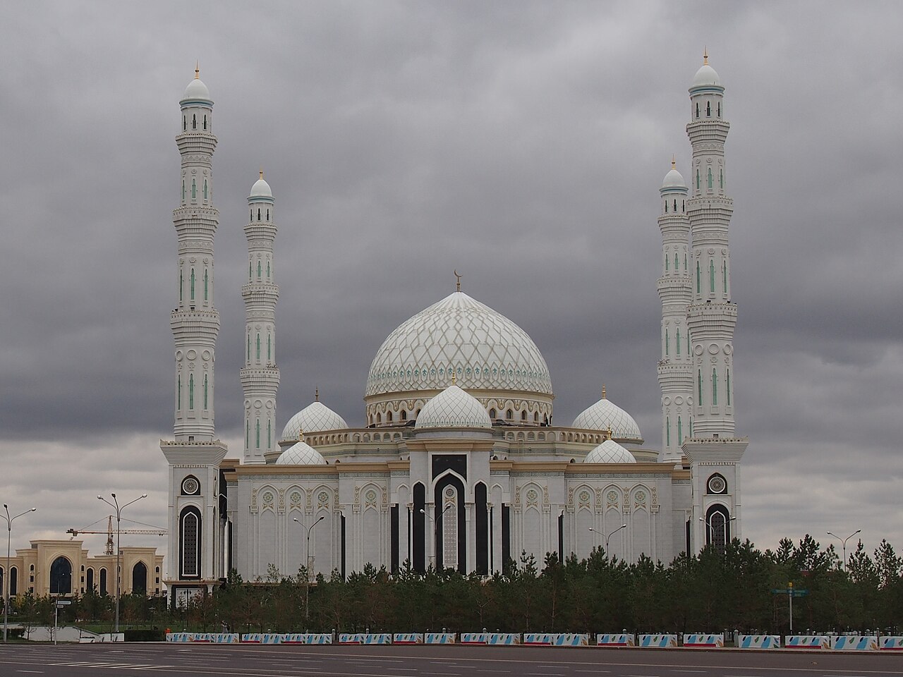 Les 17 principaux sites religieux du Kazakhstan : héritage islamique et orthodoxe 35 Khazret Sultan Mosque religious landmark