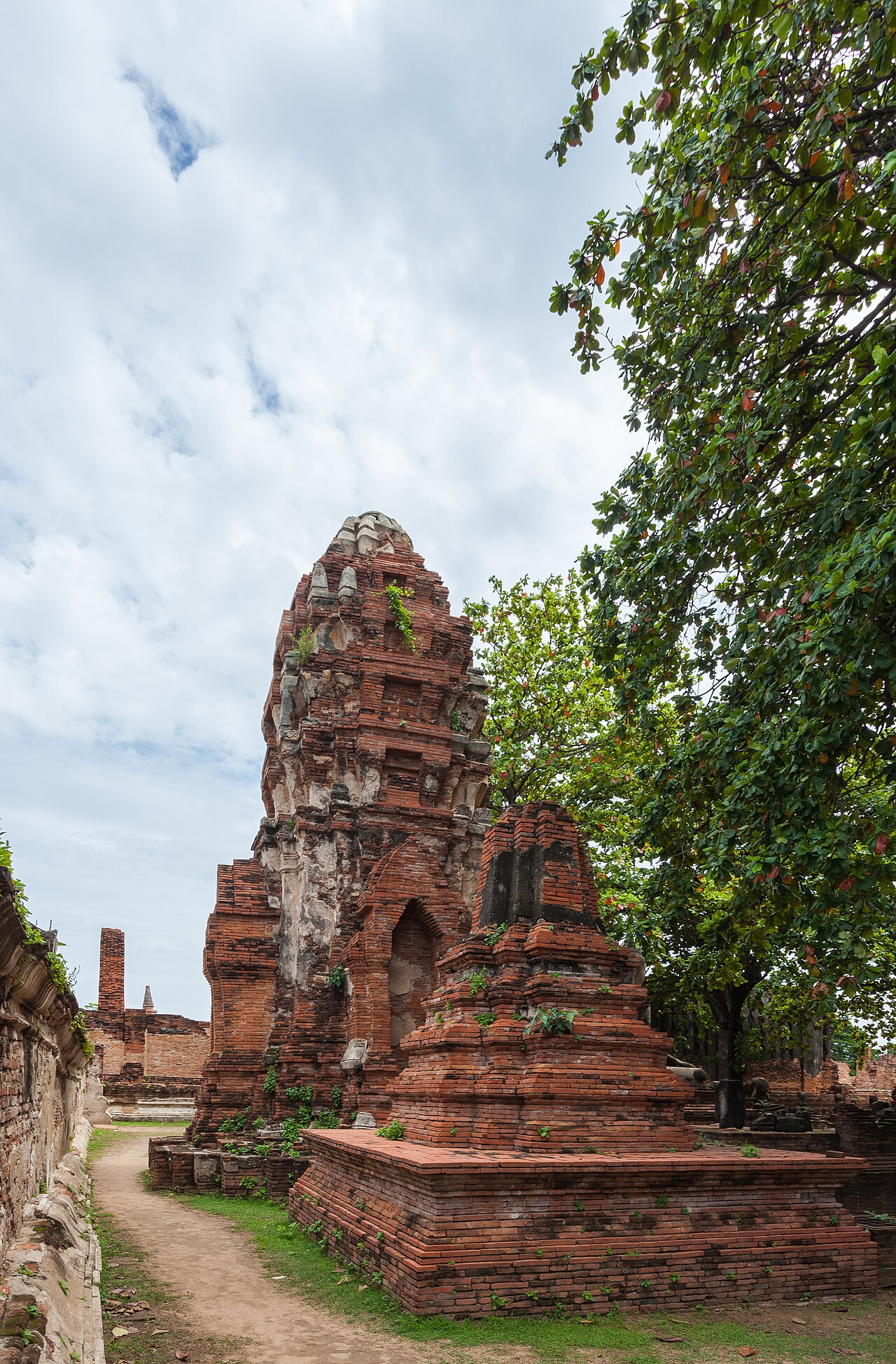 Wat Phra Mahathat (Ayutthaya), Thailand religious landmark