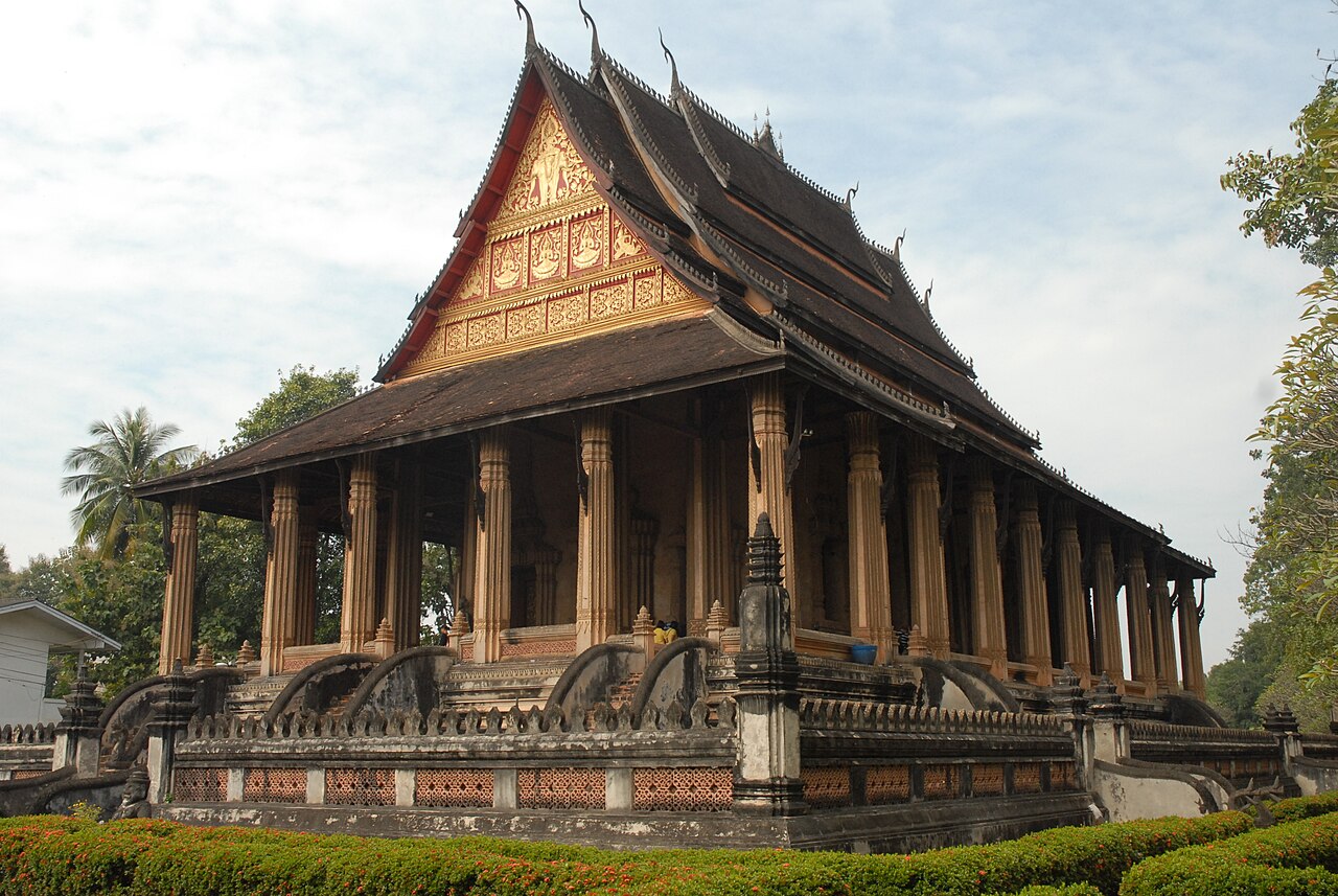 Les 11 principaux sites religieux du Laos : la procession aux aumônes à l'aube 29 Haw Phra Kaew, Vientiane religious landmark