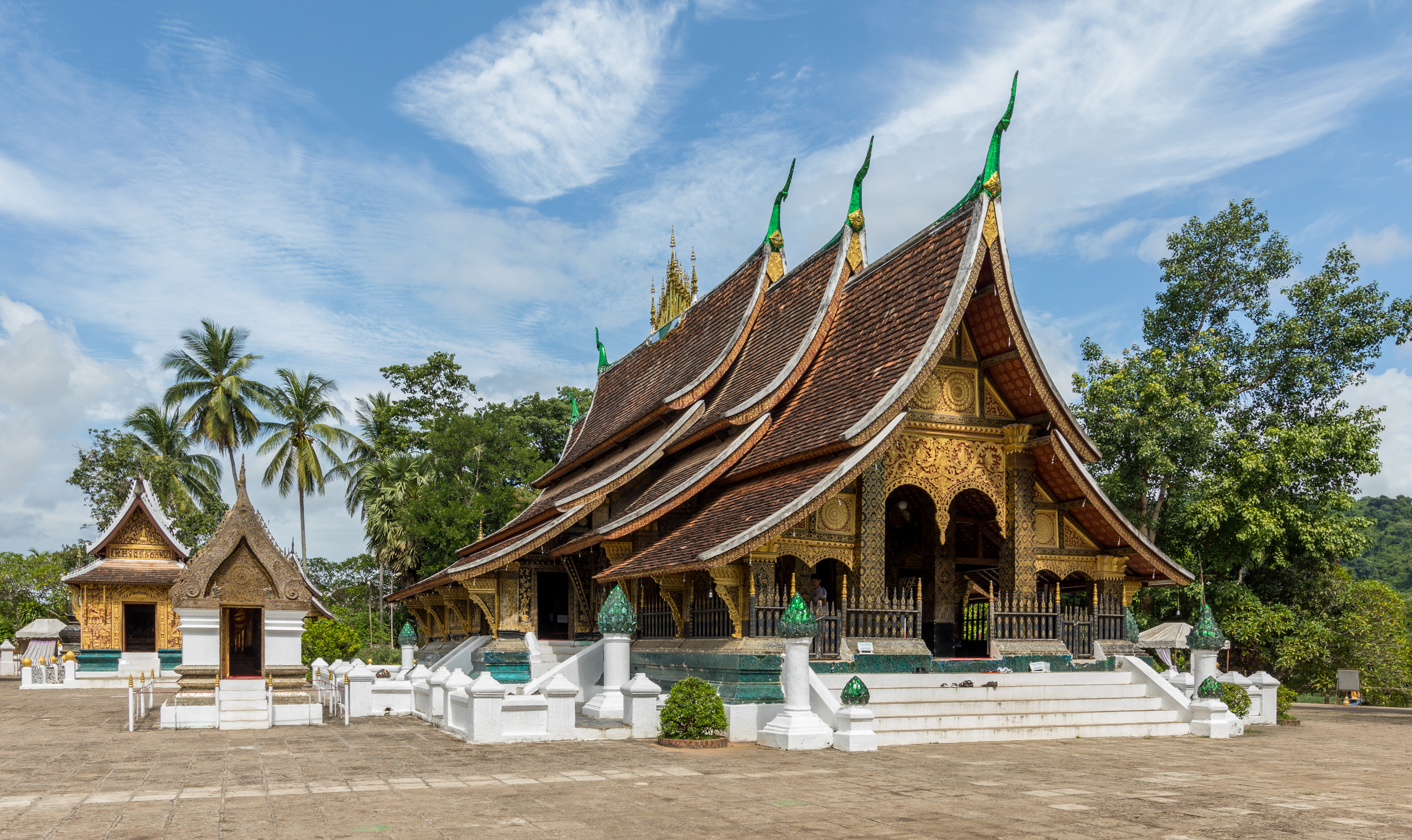 Les 11 principaux sites religieux du Laos : la procession aux aumônes à l'aube 26 Wat Xieng Thong, Luang Prabang religious landmark