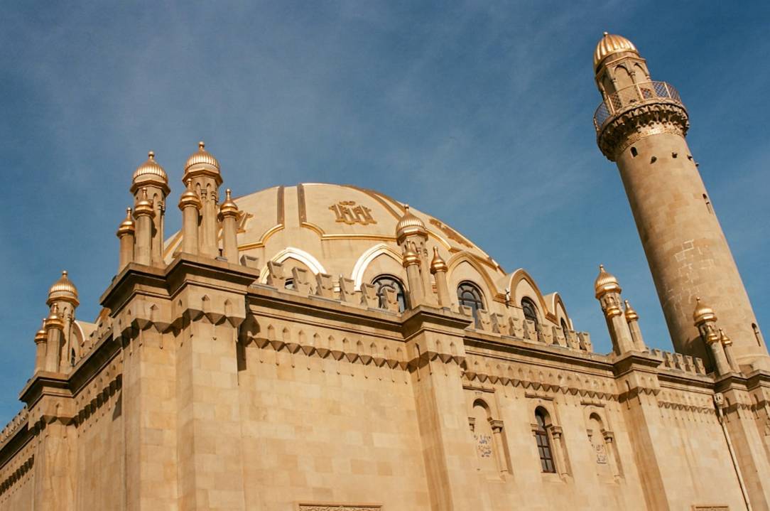 Bibi-Heybat Mosque in Baku: Highlights & Hacks 4 Bibi-Heybat Mosquebibi-heybat-mosqueBaku highlights