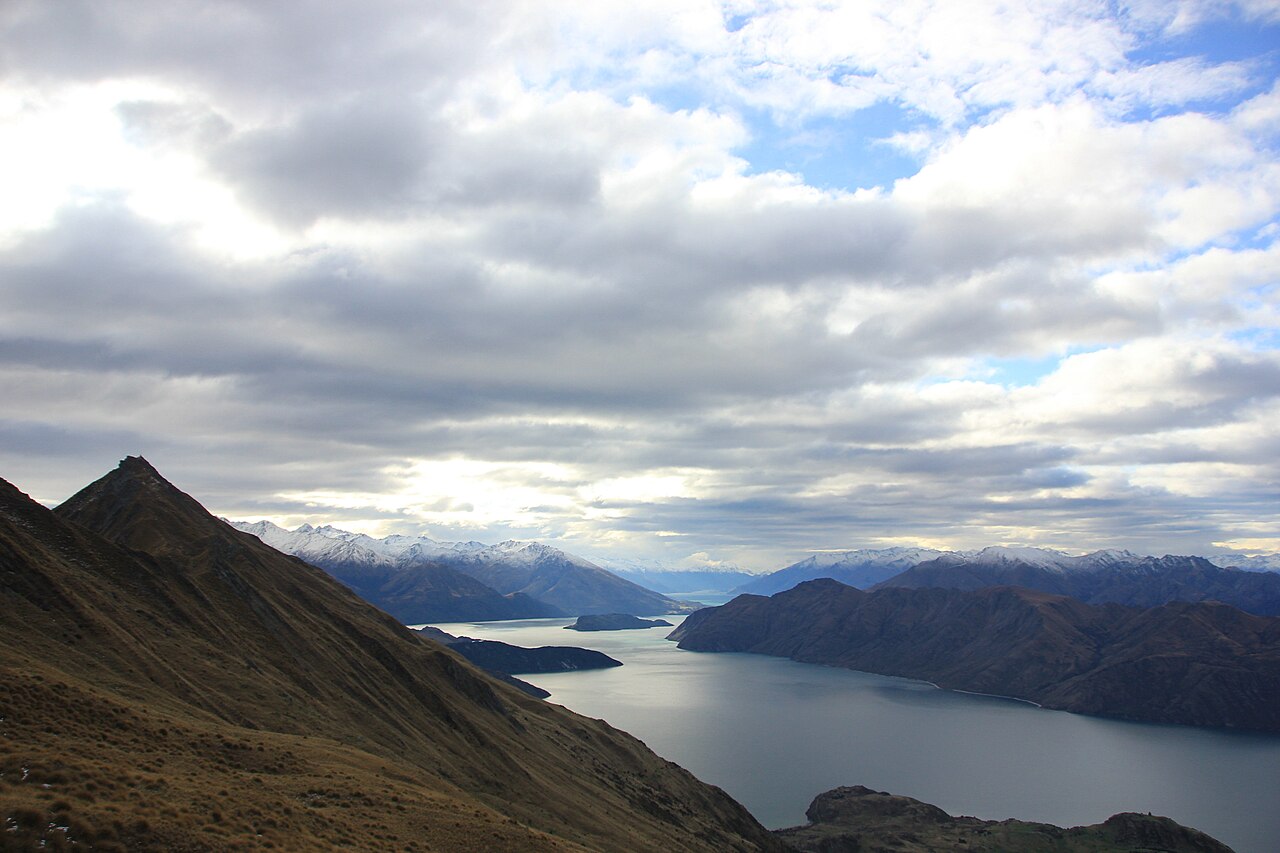 View from Roy's Peak ridge over Lake Wanaka and the Southern Alps