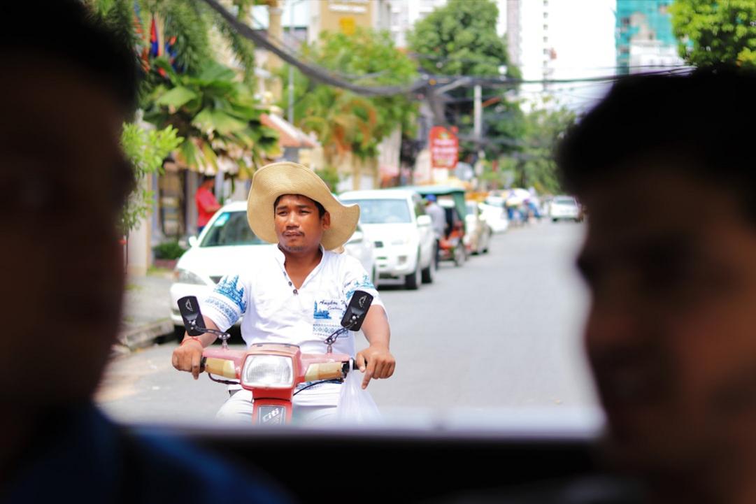 SIM card and eSIM in Cambodia