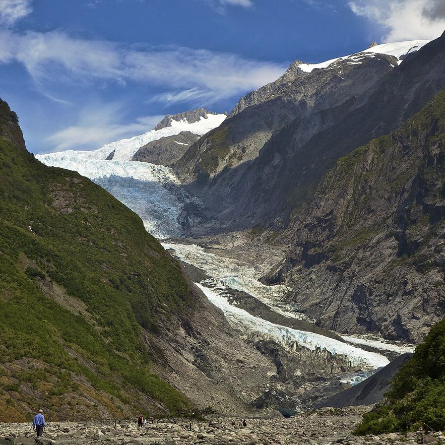 Top 9 choses à faire à Franz Josef glacier et randonnée 17 L'air frais chargé d'humidité marine caresse la peau sur le sentier menant au glacier Franz Josef, depuis la vallée de Waiho.