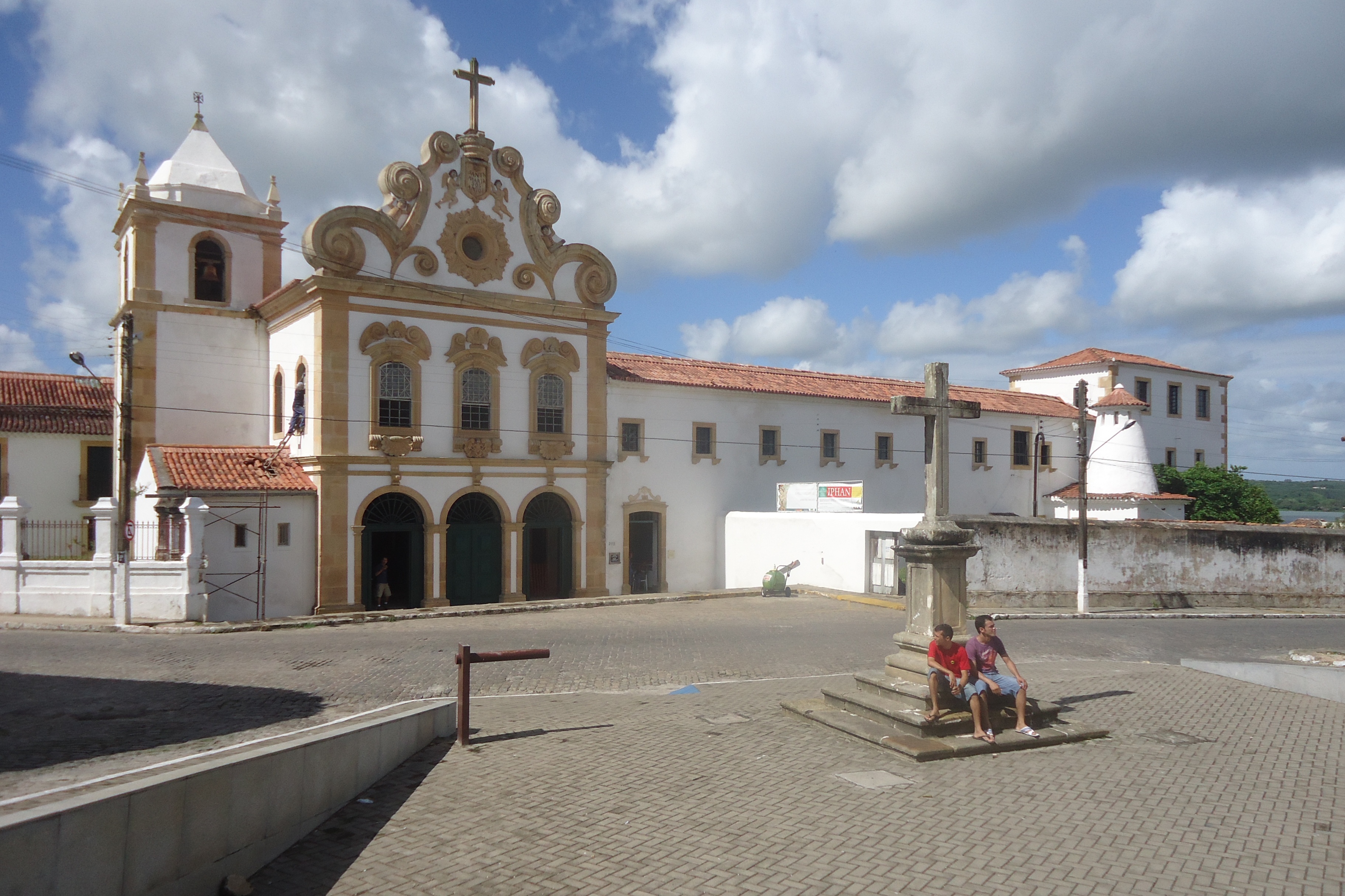 Brésil : paysages contrastés et beautés naturelles uniques 41 Igreja Santa Maria dos Anjos, colonial church landmark in Penedo, Alagoas, Brésil