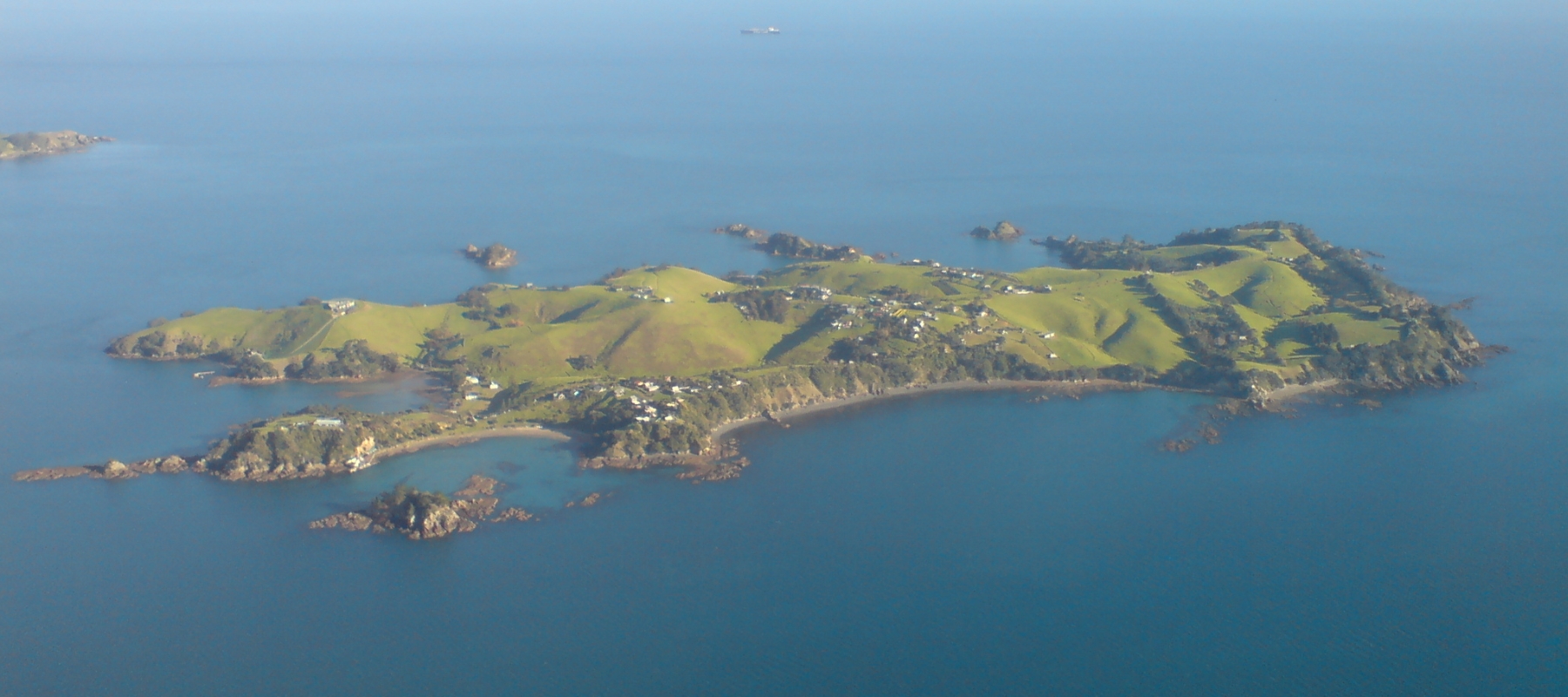 Les îles de Nouvelle-Zélande : nature sauvage et kiwis rares 32 Aerial view of Rakino Island, Nouvelle-Zélande