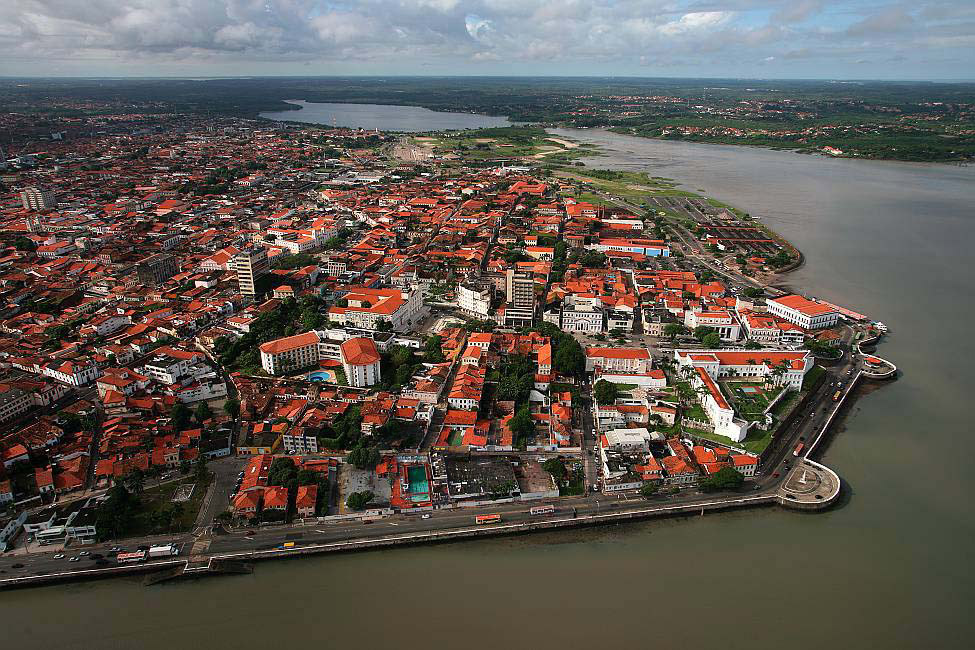 Brésil : paysages contrastés et beautés naturelles uniques 31 Aerial view of Sao Luis historic center, Brésil