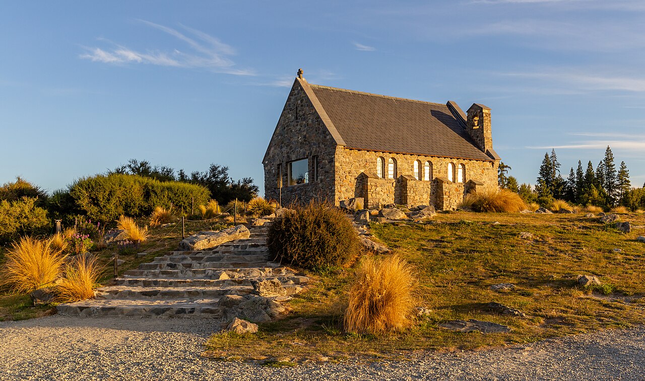 Les 20 principaux sites religieux de Nouvelle-Zélande : l’empreinte maorie dans l’architecture chrétienne 56 Church of the Good Shepherd Tekapo, Lake Tekapo / Mackenzie religious landmark