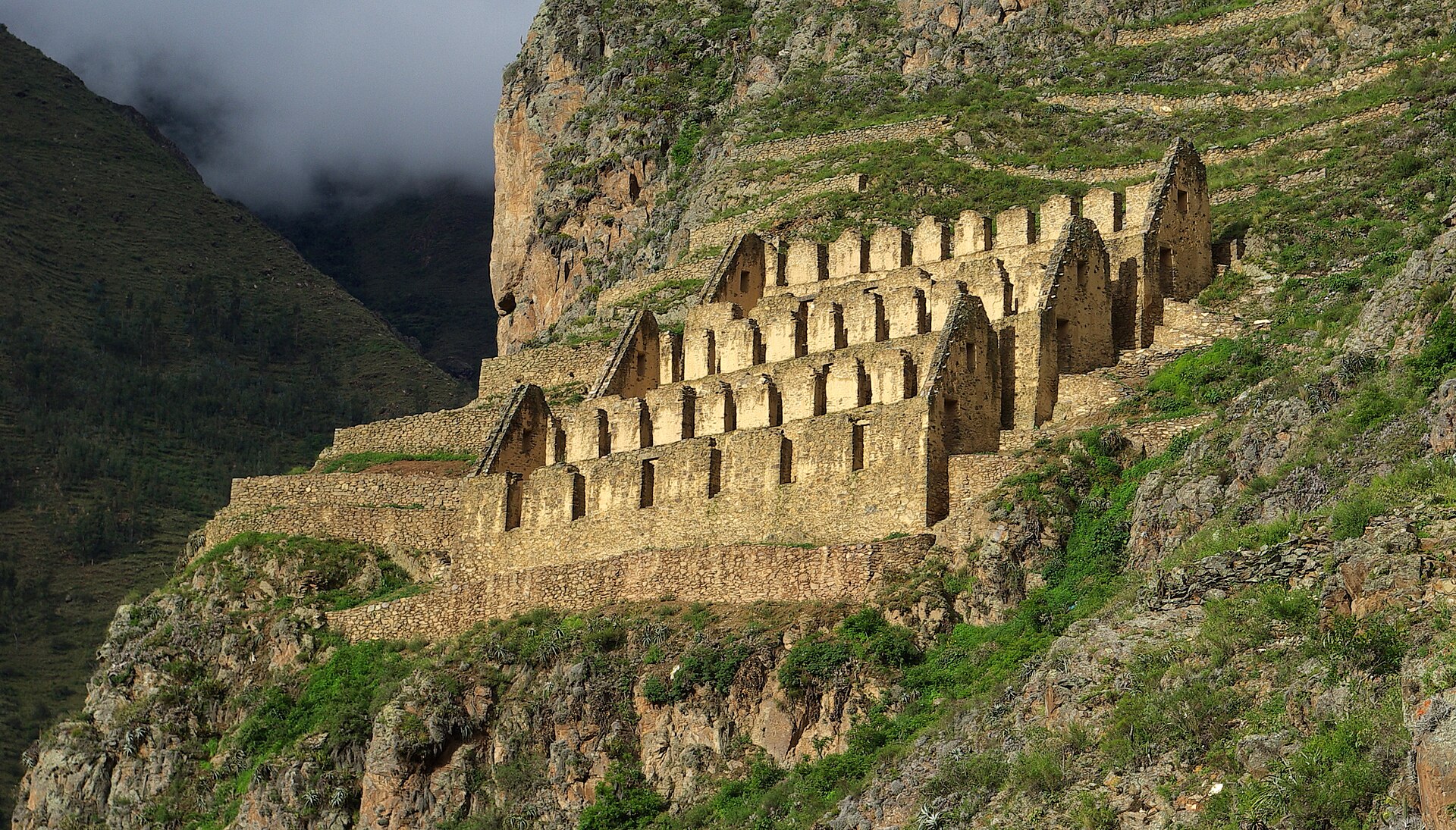 Pinkuylluna Ollantaytambo : Randonnée vers les greniers incas 7 Pinkuylluna Ollantaytambo