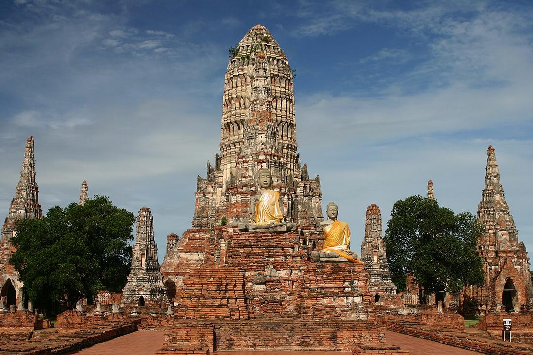 11 choses à faire à Ayutthaya, ruines historiques 5 L’odeur de l’encens flotte au marché de Chao Phrom, en plein centre-ville d’Ayutthaya, mêlée aux cris des marchands ambulants.