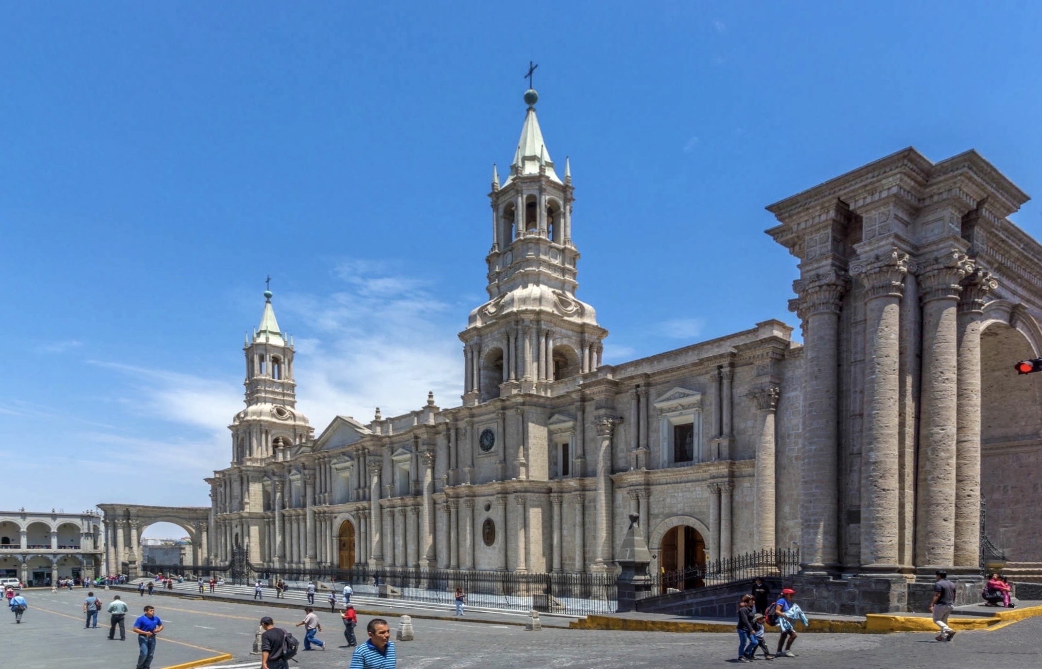 Les 22 principaux sites religieux du Pérou : syncrétisme andin et héritage inca 59 Basílica Cathedral of Arequipa, Arequipa religious landmark