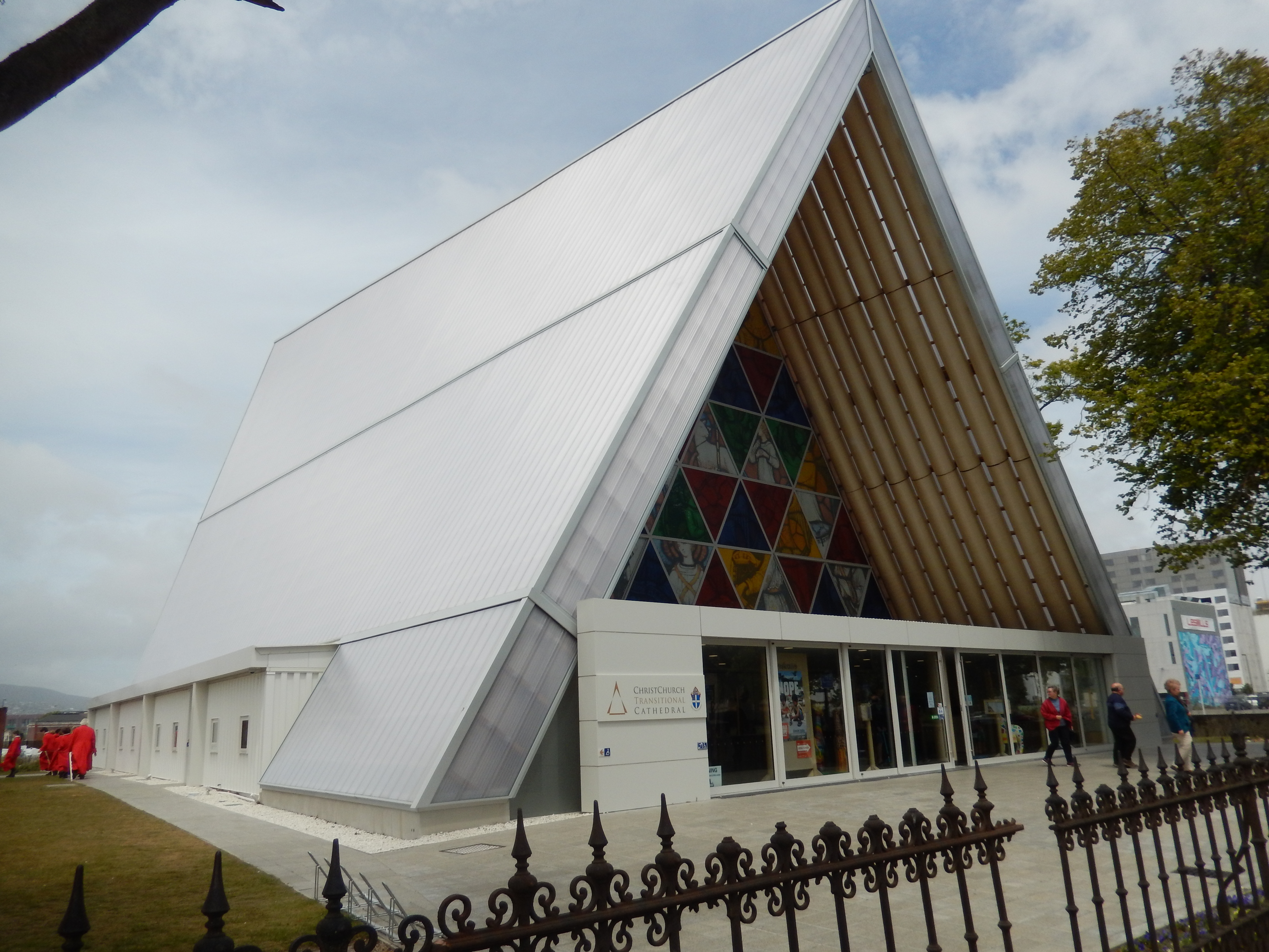 Les 20 principaux sites religieux de Nouvelle-Zélande : l’empreinte maorie dans l’architecture chrétienne 54 Cardboard Cathedral (Transitional Cathedral), Christchurch religious landmark