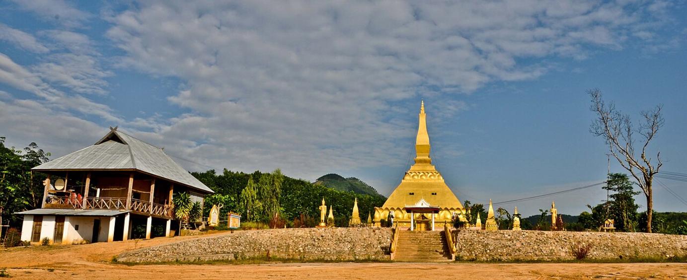 8 Choses à faire à Luang Namtha pour trekking et nature 5 L’odeur humide de la forêt monte depuis le marché central de Luang Namtha, mêlée aux épices fraîches et au bois brûlé.